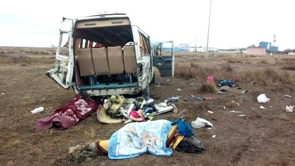 Suriyeli Sığınmacıları Taşıyan Minibüs Devrildi: 1 Ölü, 13 Yaralı (2)