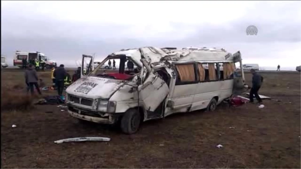 Suriyelileri Taşıyan Minibüs Devrildi: 1 Ölü, 19 Yaralı
