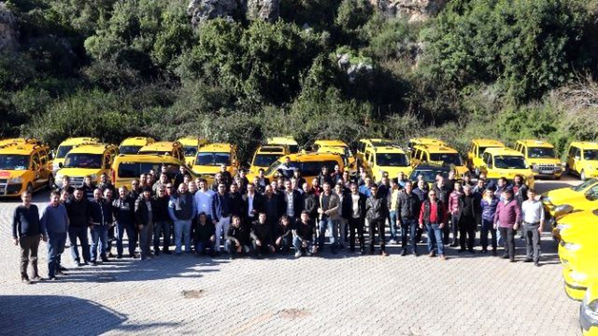 Antalyalı Taksicilerin Birlik Gösterisi