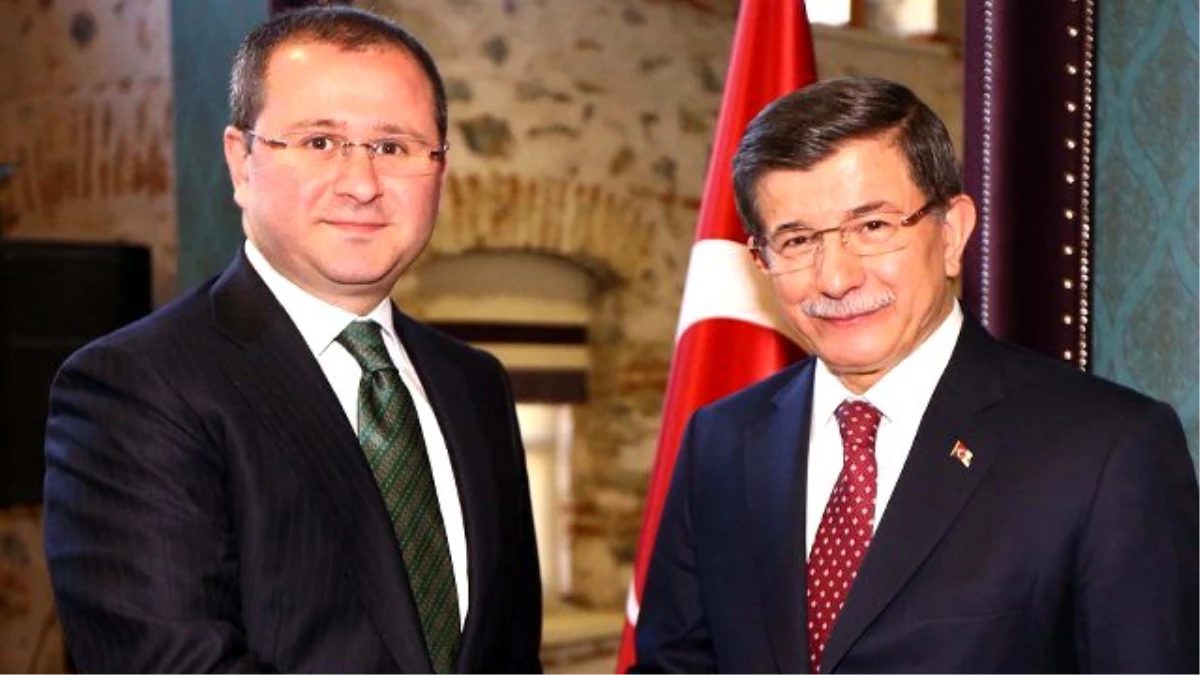 Başbakan Davutoğlu, Medya Patronları ve Üst Düzey Yöneticileriyle Bir Araya Geldi