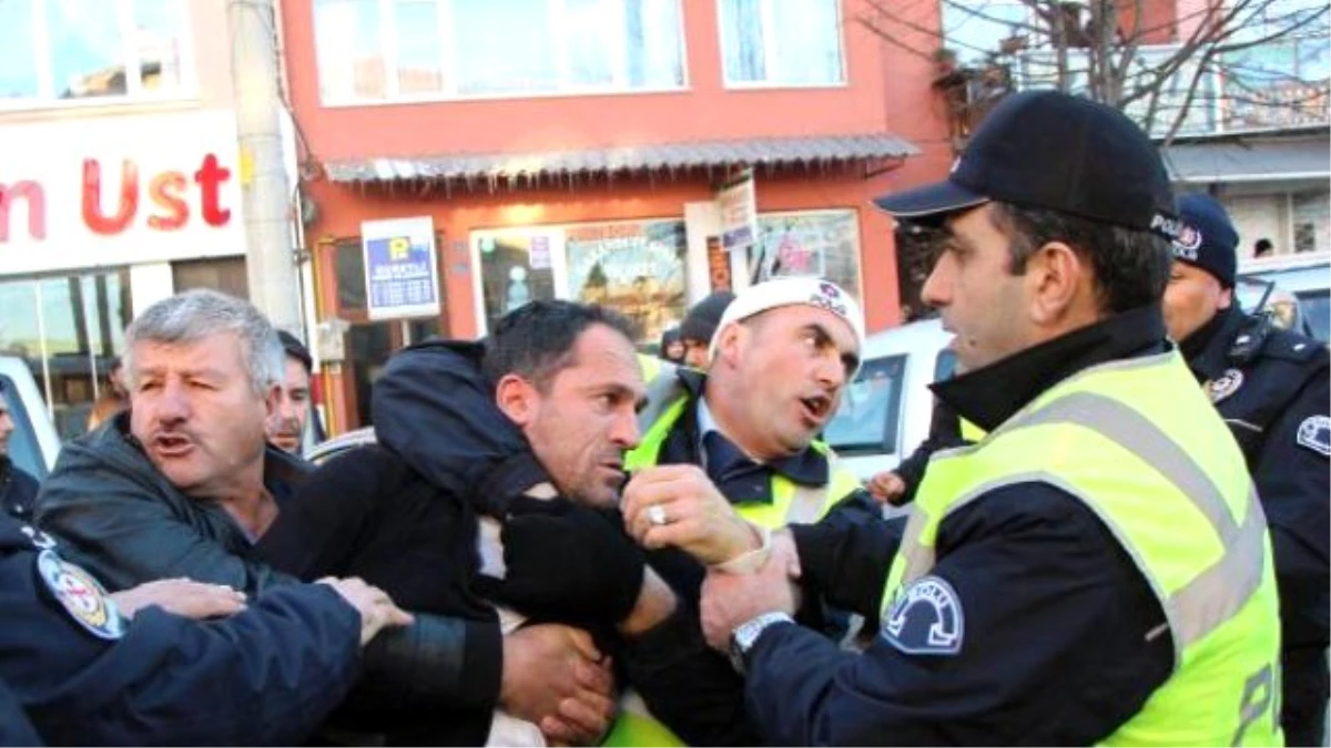 Bolu\'ya Yenilen Adana Demirspor Taraftarları Taşlarla Saldırdı