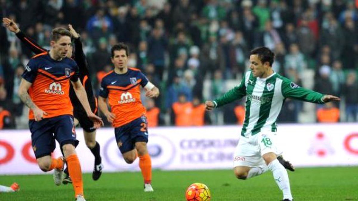 Bursaspor\'da Batalla İlk Maçına Çıktı