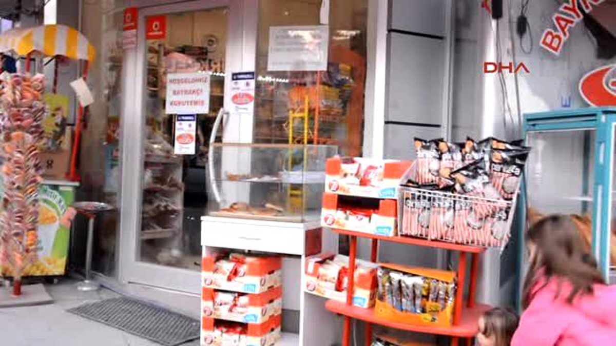 Dükkan Önündeki Dolaptan Aldığı 3 Poğaçanın Parasını 2 Gün Sonra Bir Not Yazarak Bıraktı