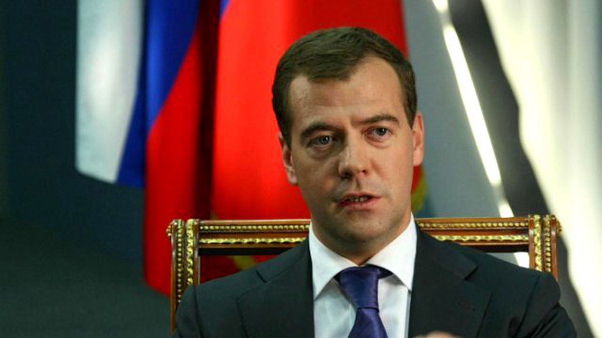 Medvedev: Yeni Kamu Binası İnşa Edebilecek Durumda Değiliz