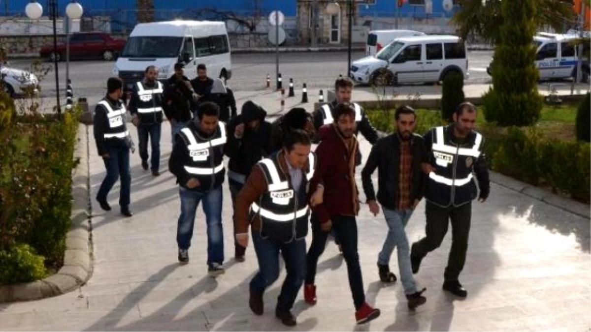 Milas ve İzmir\'de "Torbacı" Operasyonu: 7 Gözaltı (2)