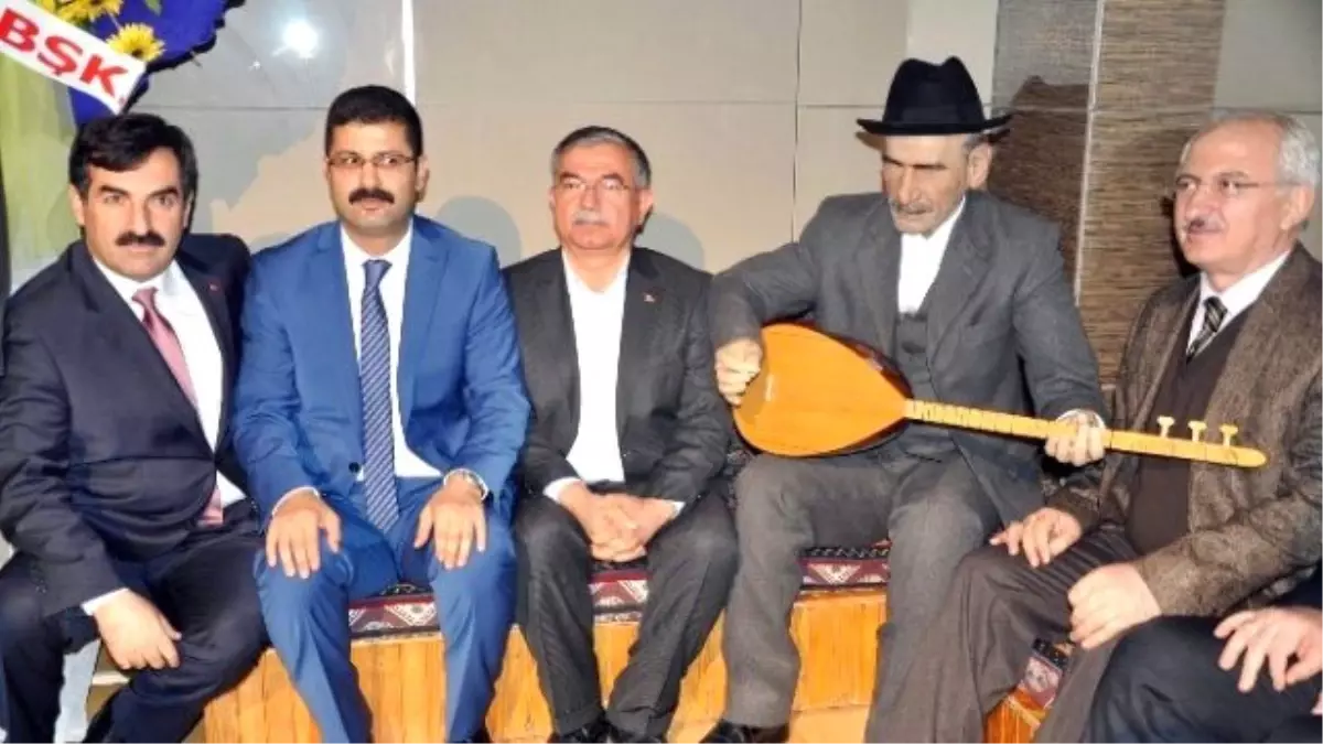 Milli Savunma Bakanı Yılmaz: "Aşık Veysel 78 Milyonun Gönlüne Hitap Etmiştir"