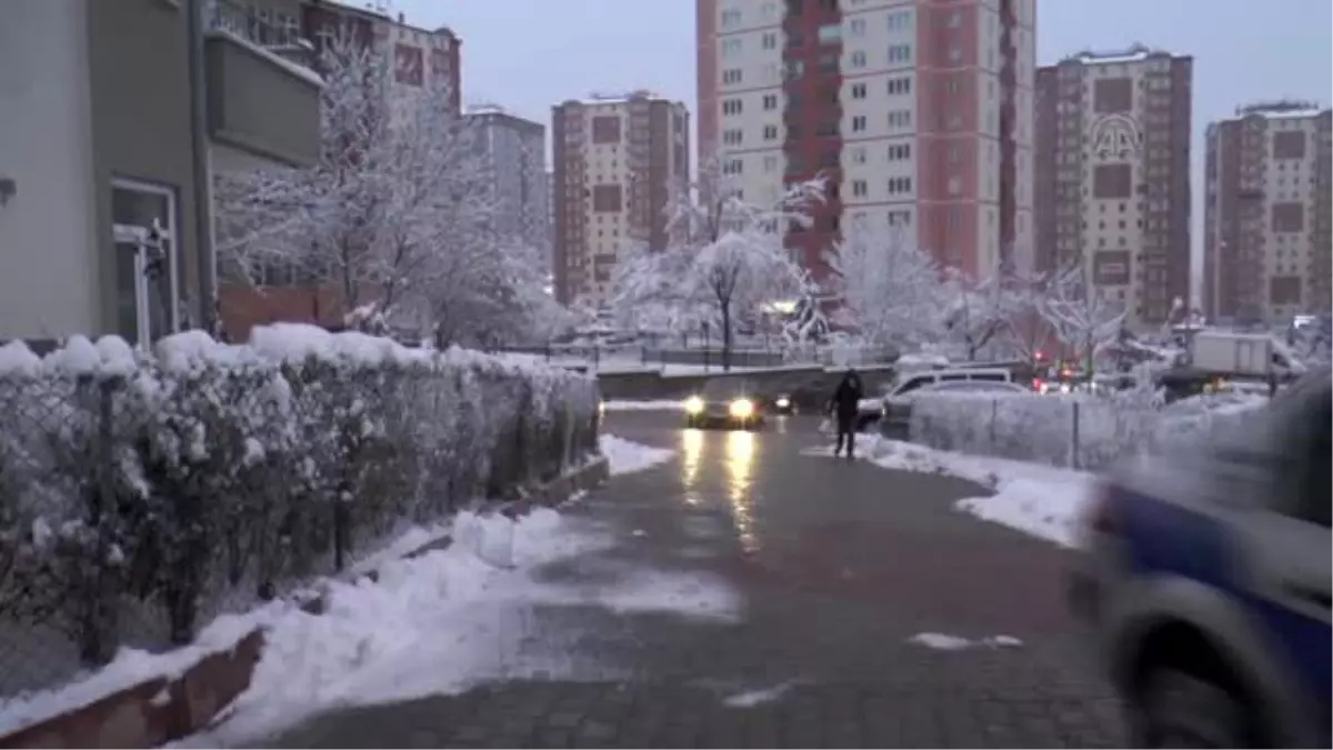 Milli Savunma Bakanı Yılmaz, Şehit Ailesini Ziyaret Etti