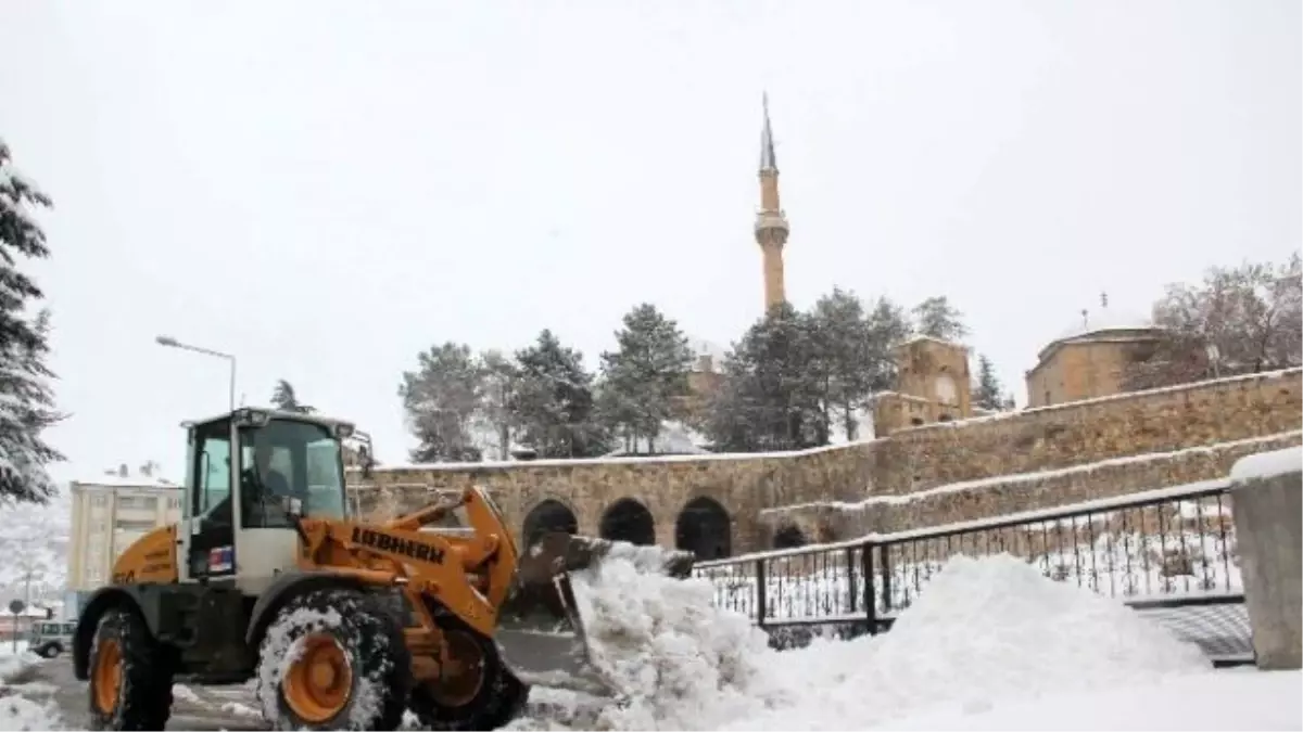 Nevşehir Belediyesi Kar Temizleme Çalışmalarını Sürdürüyor