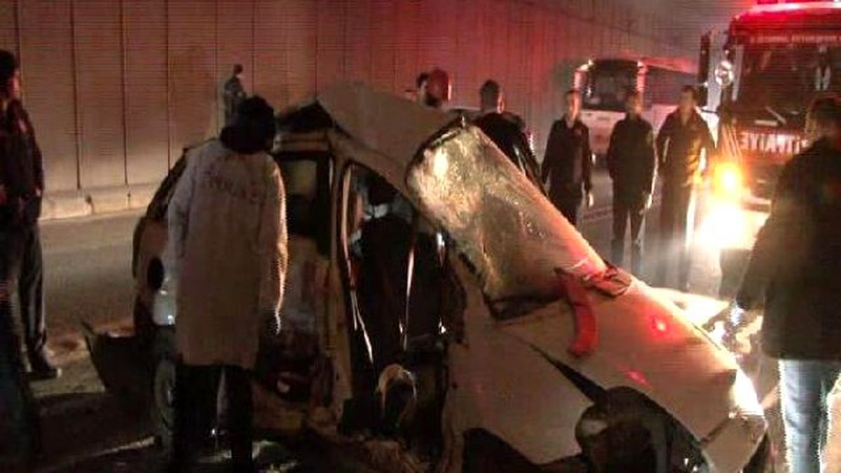 Otomobil ile Kamyonet Çarpıştı: 2 Ölü, 3 Yaralı