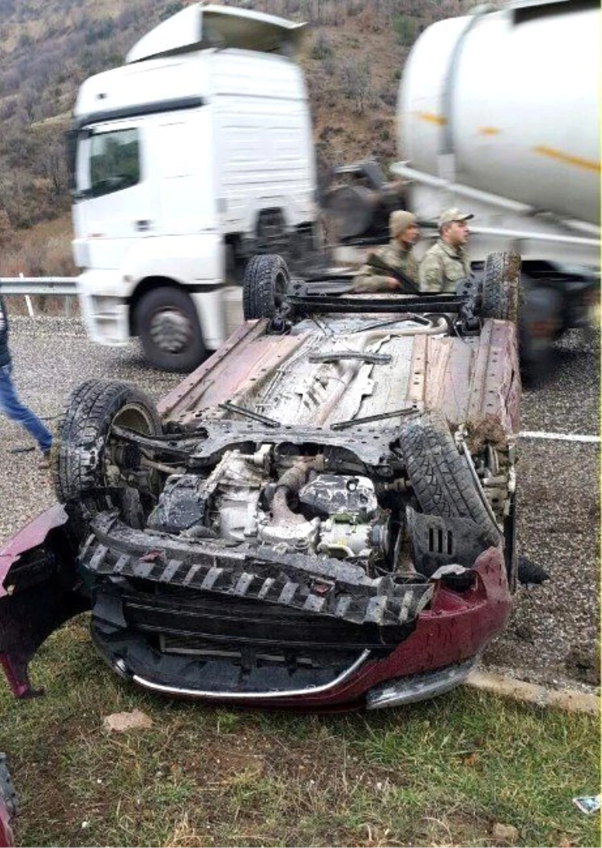 Takla Atan Otomobilden Burnu Bile Kanamadan Çıktı