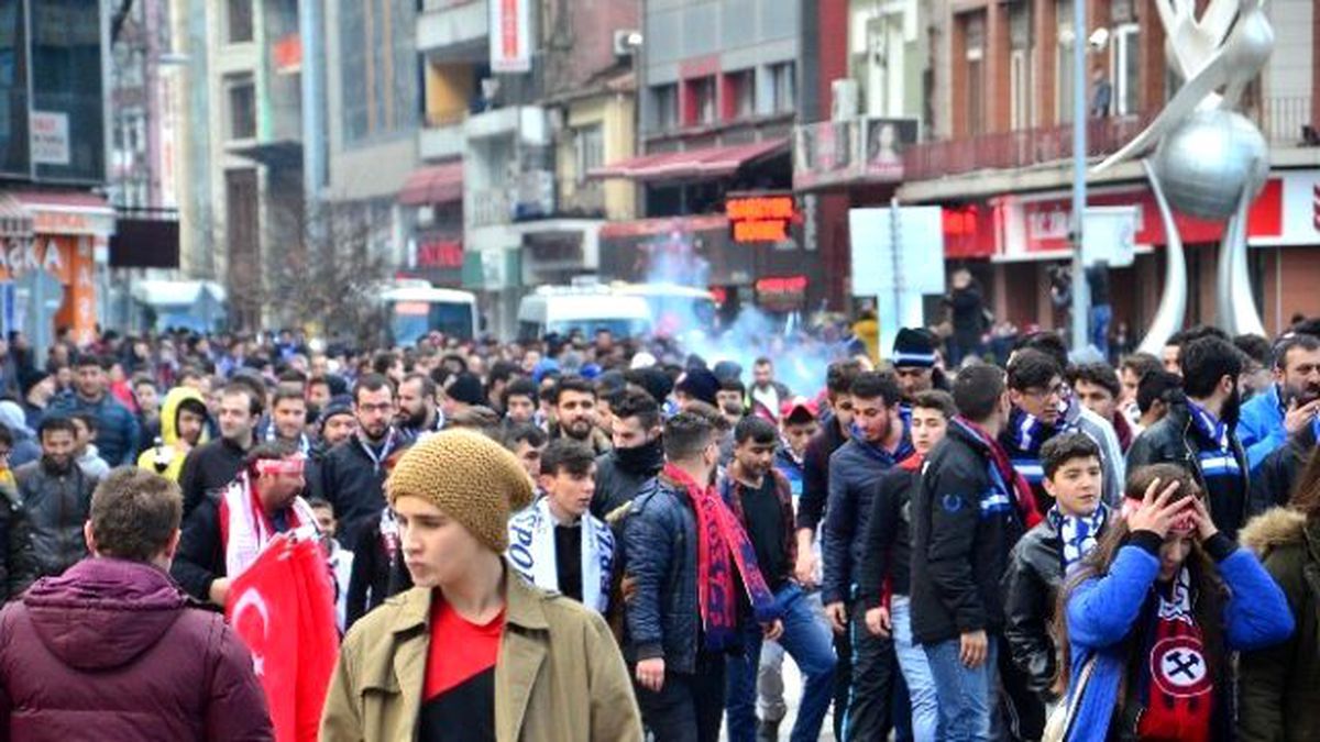 Taraftarlardan Teröre Tepki Yürüyüşü