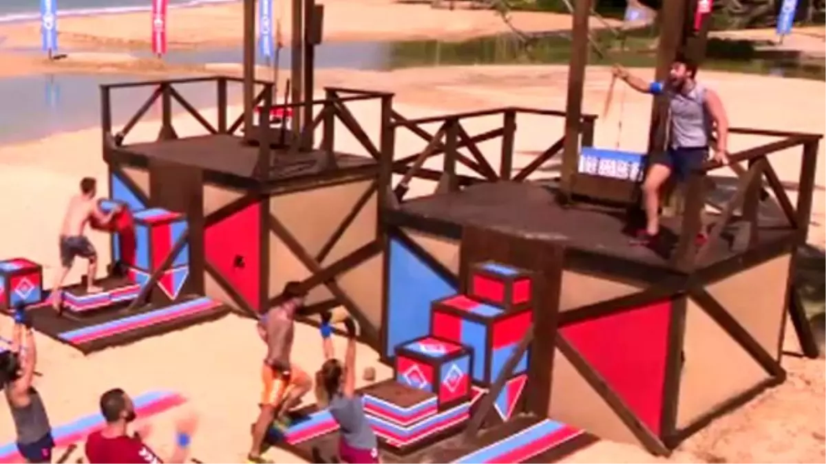 Zafer, Puanı Kazanınca Elindeki Bayrağı Fırlattı!