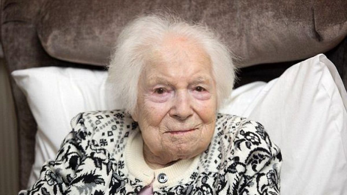 107 Yaşındaki Nine İçki İçmeden Duramıyor