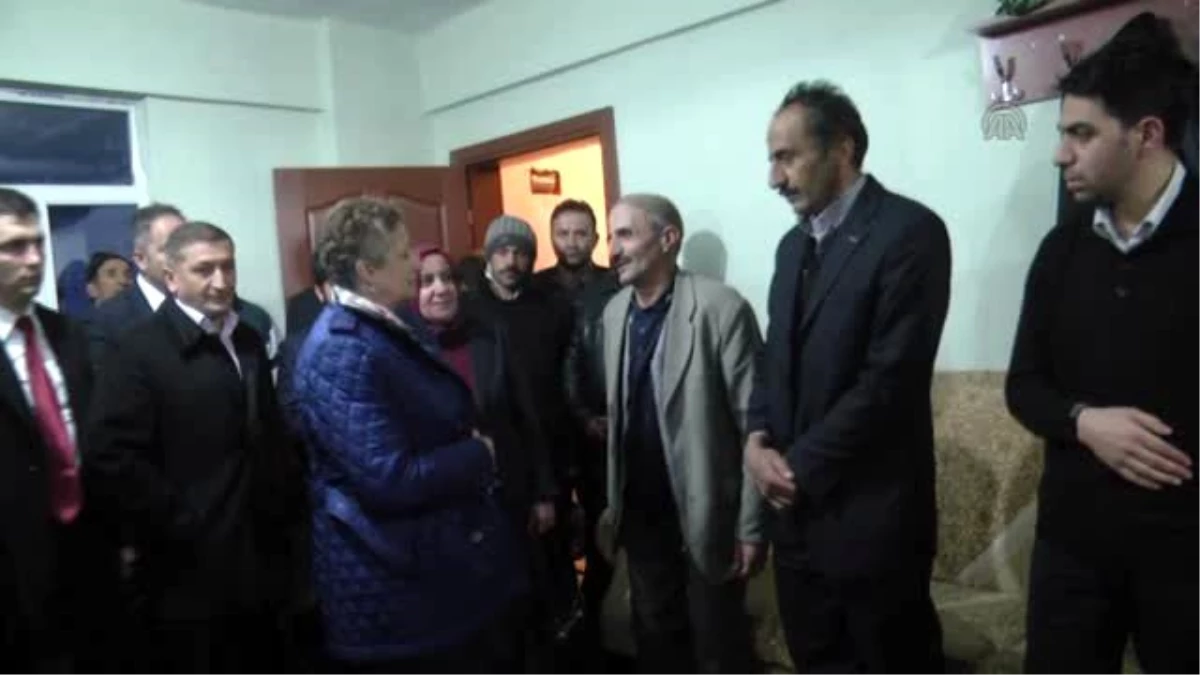 AK Parti Milletvekilleri, Şehit Jandarma Teğmen Özatak\'ın Ailesini Ziyaret Etti