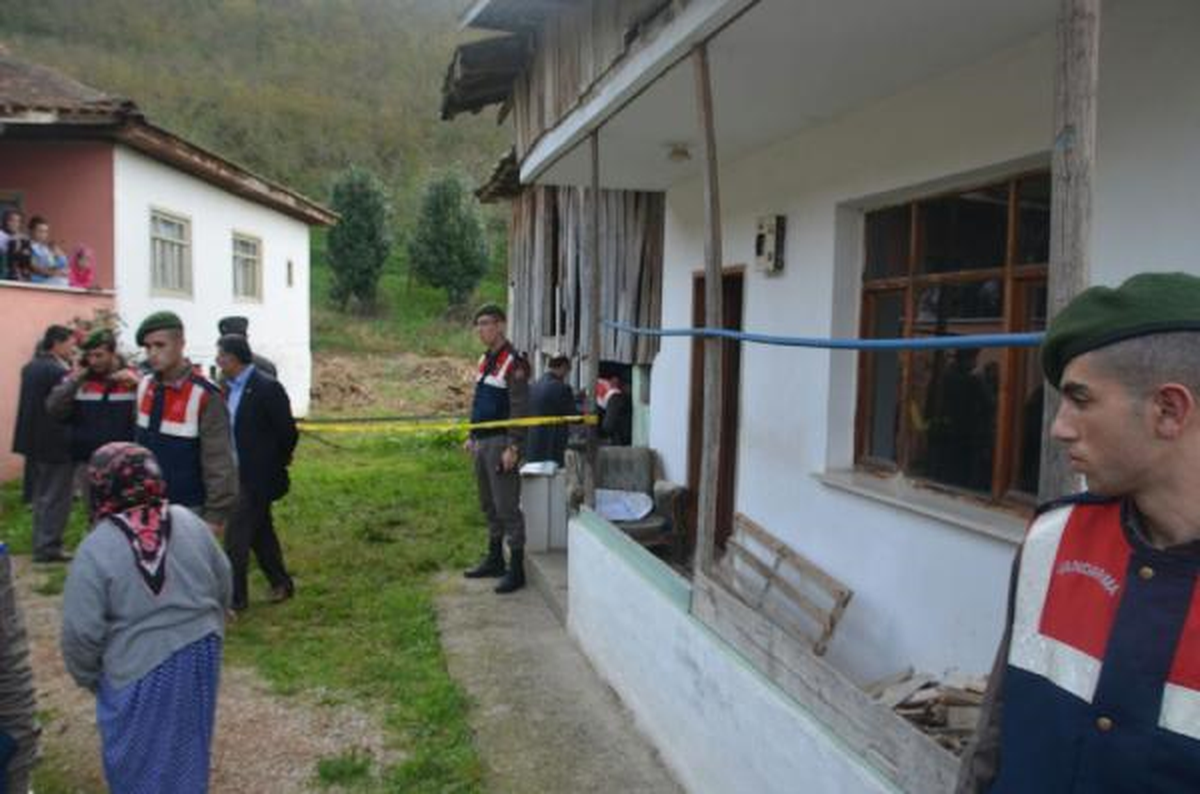 Babaannesini Öldürüp Asan Torunu Tırnağındaki Deri Parçaları Sayesinde Yakalandı