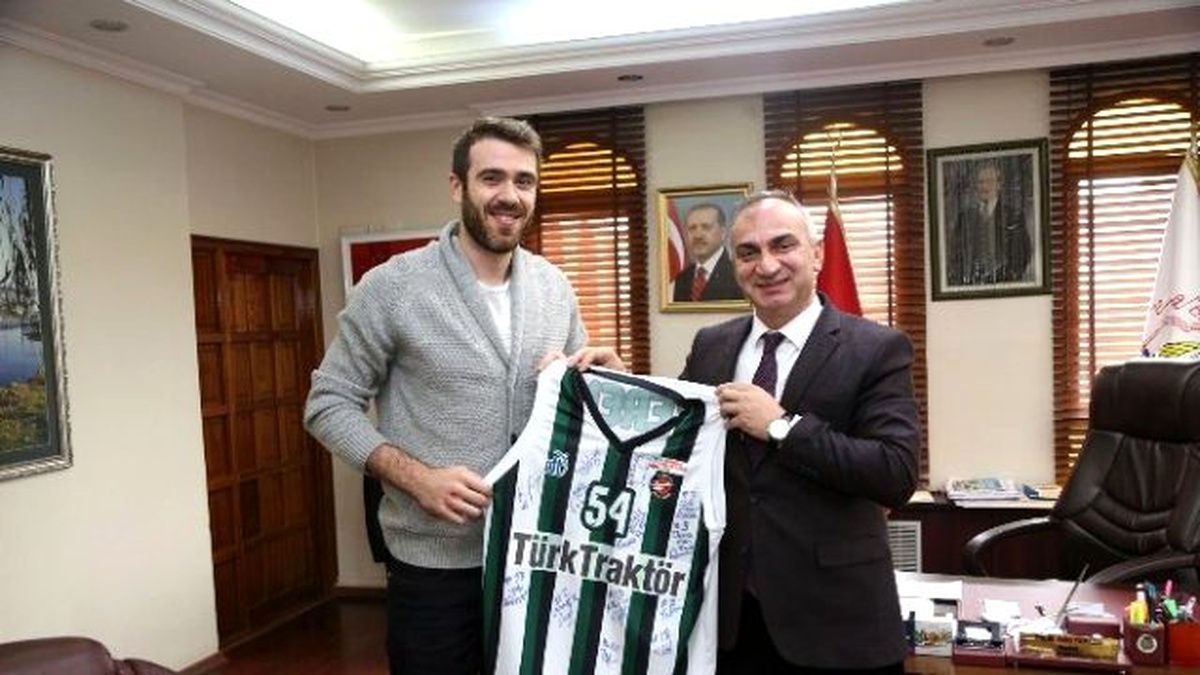 Başkan Aydın Yılmazer, Basketbolcu Kerem Özkan\'ı Misafir Etti