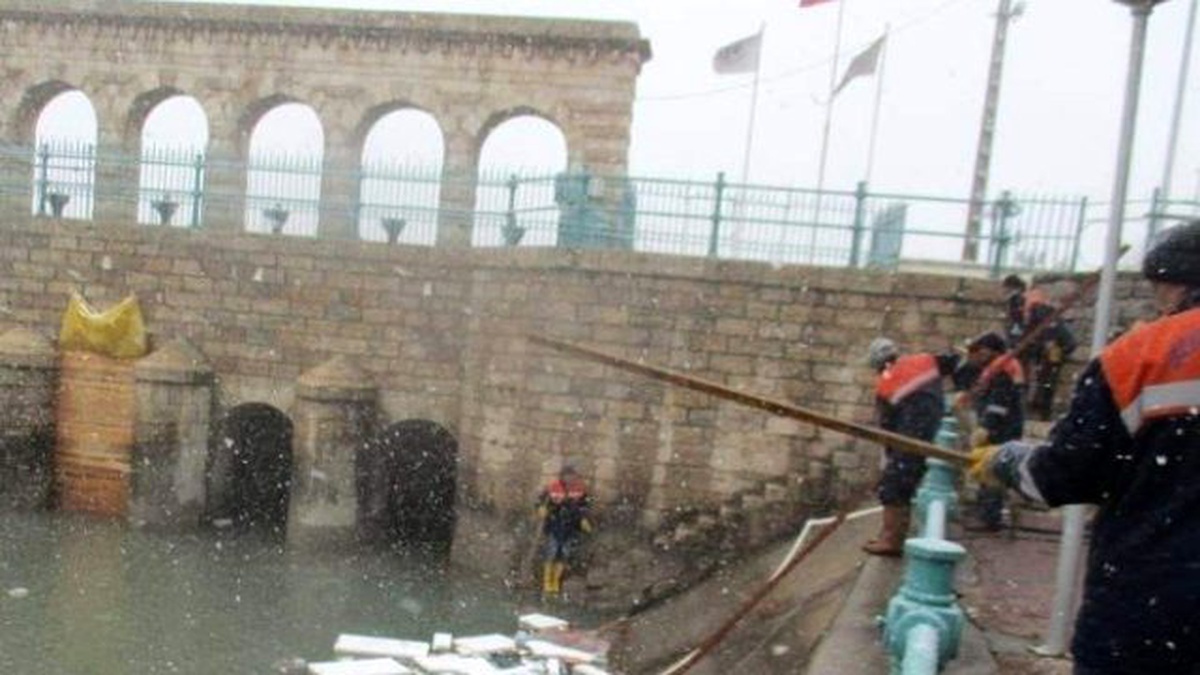 Beyşehir Gölü\'nün Kıyılarında Belediyeden Temizlik Seferberliği