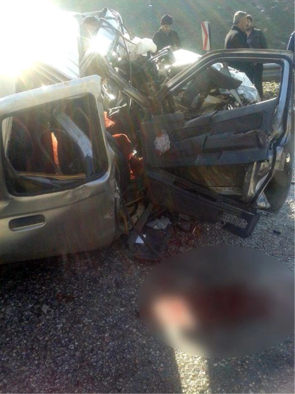 Bitlis\'te Trafik Kazası: 2 Ölü, 1 Yaralı