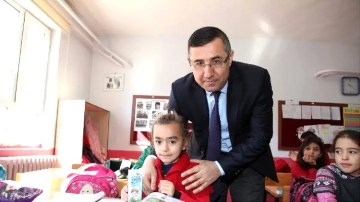 Darende\'de Okul Sütü Dağıtımı Yapıldı