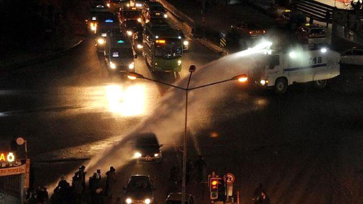 Diyarbakır\'da Protestoculara Polis Müdahalesi