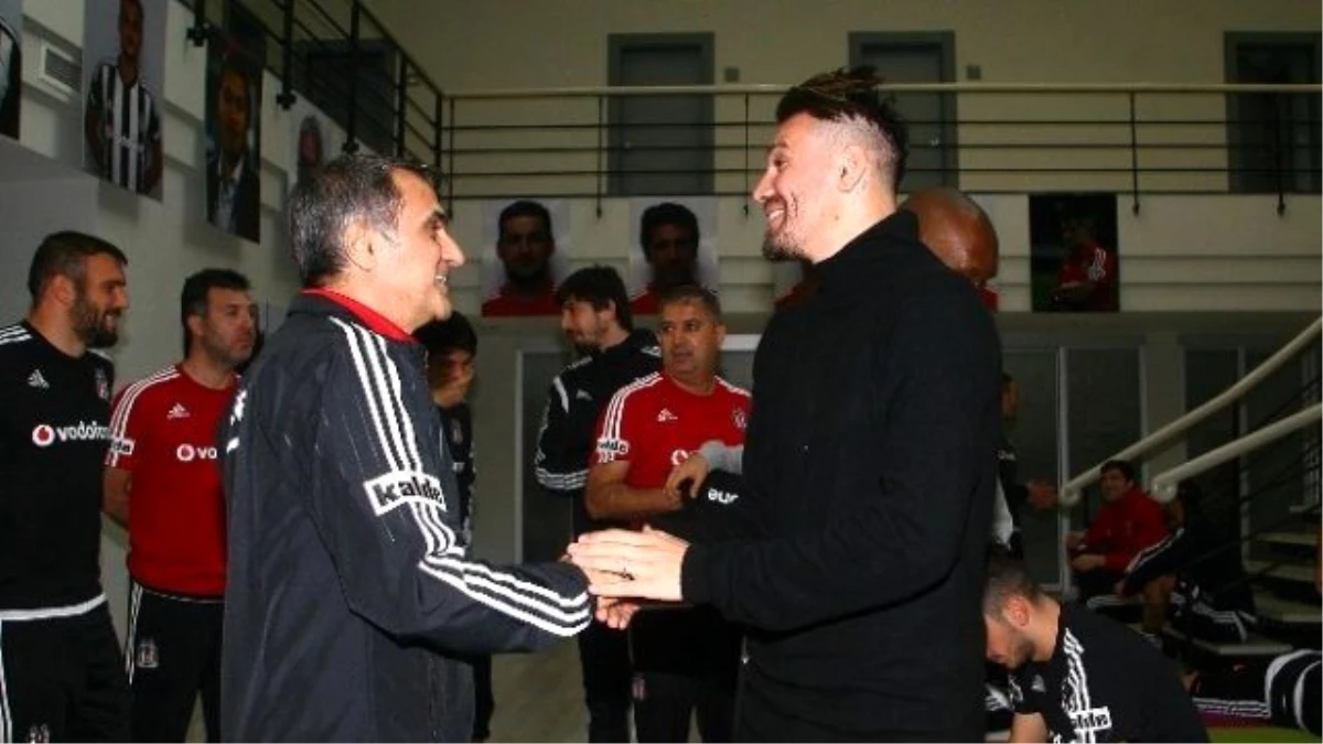 Ersan Gülüm Beşiktaş ile Vedalaştı