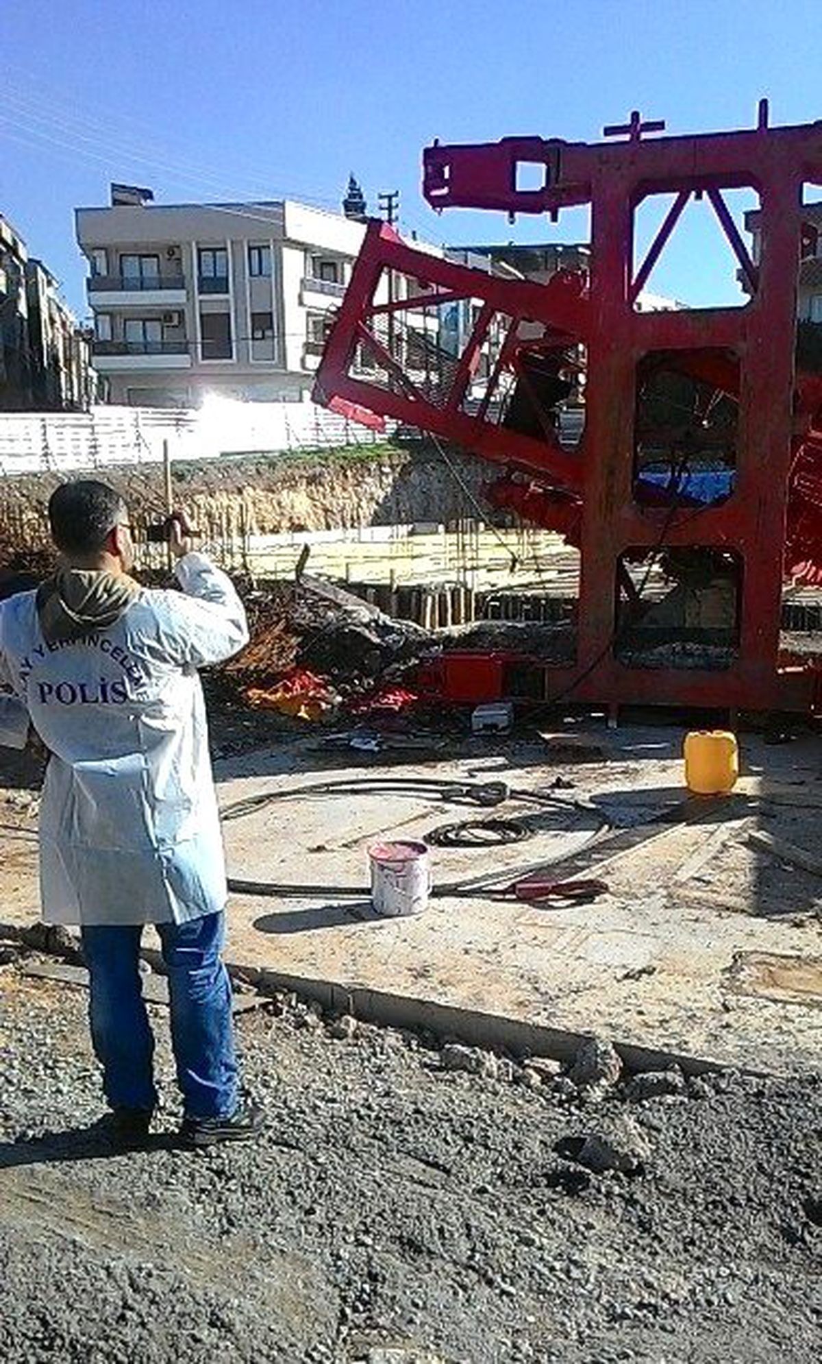 İzmir\'de Vinç Faciası: 1 Ölü