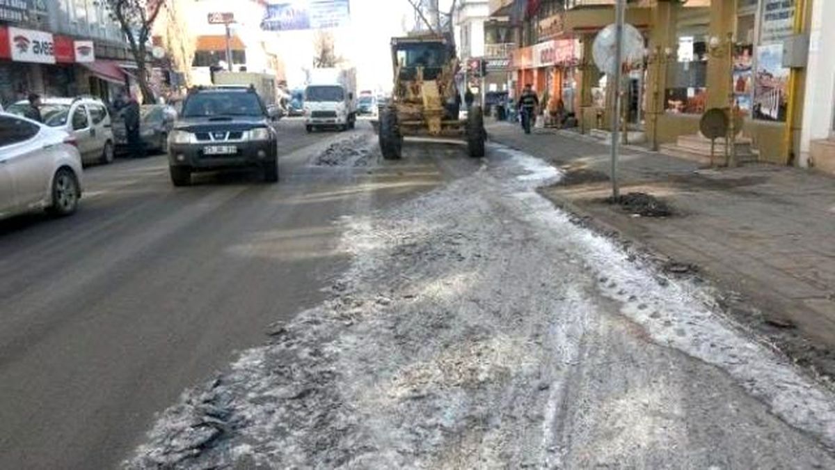 Kars Belediyesi\'nin Karla Mücadelesi Sürüyor