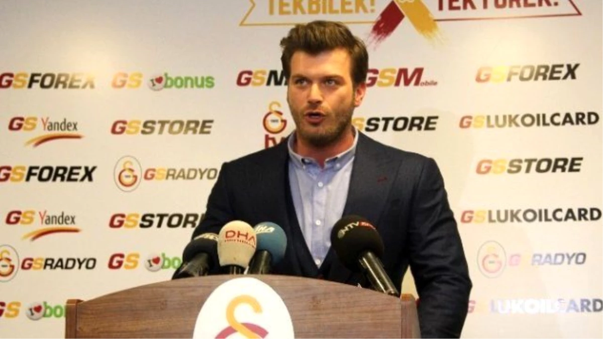 Kıvanç Tatlıtuğ\'dan Galatasaray\'a Destek