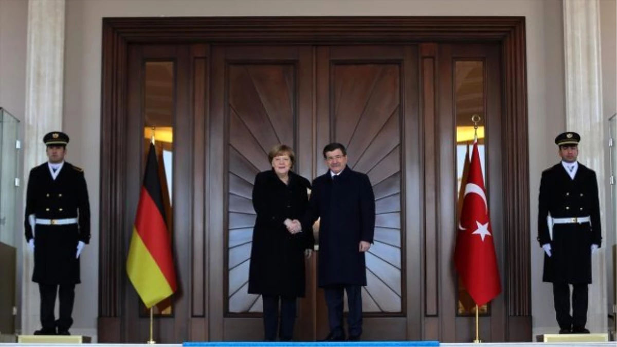 Davutoğlu ve Merkel\'den Ortak Basın Toplantısı: Birlikte Çalışacağız