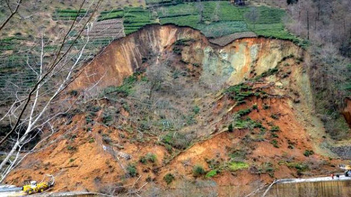 Of-Çaykara Yolu Heyelan Nedeniyle Kapandı