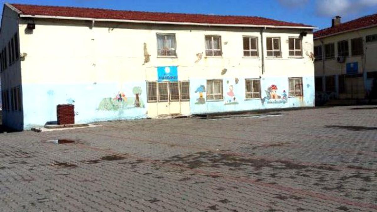 Okul Zili Buralarda Çalmadı,Öğretmenler Gitti, İdil'de Sınıflar Boş Kaldı!