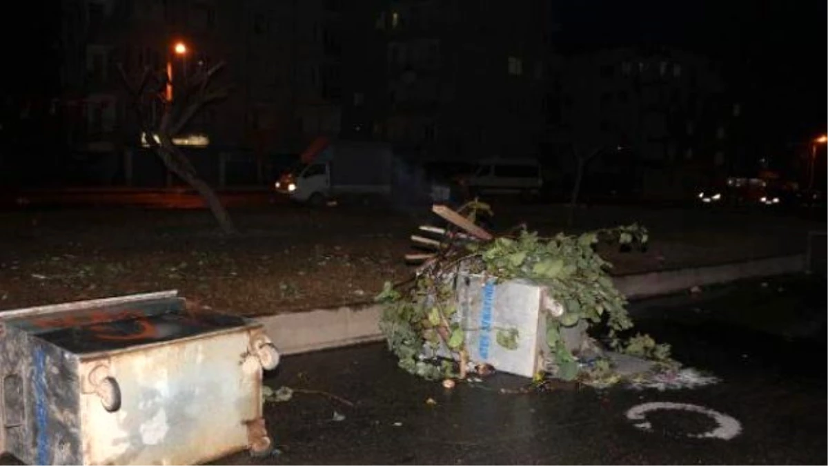 PKK Sempatizanları Araçları Taşladı