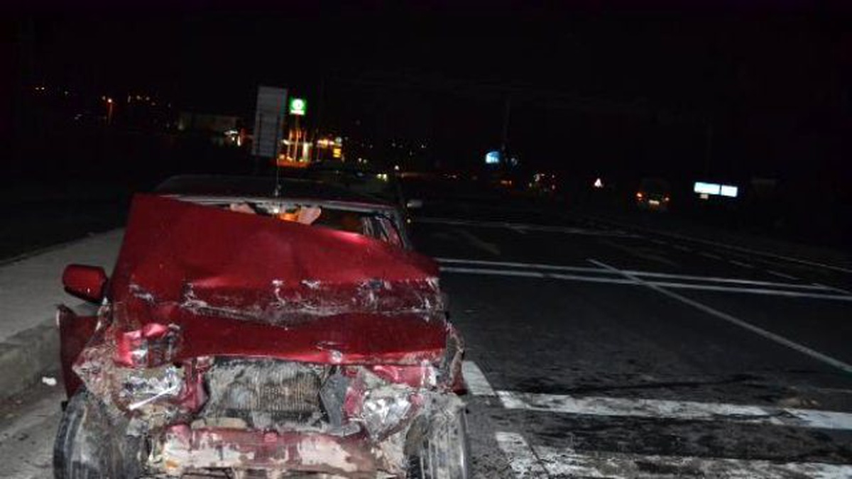 Tankere Çarpan Otomobilin Sürücüsü Yaralandı