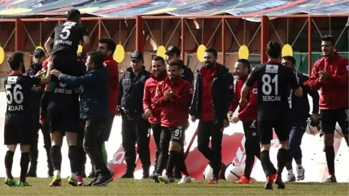 Amedspor\'a Açtığı Pankart Nedeniyle Ceza Kapıda