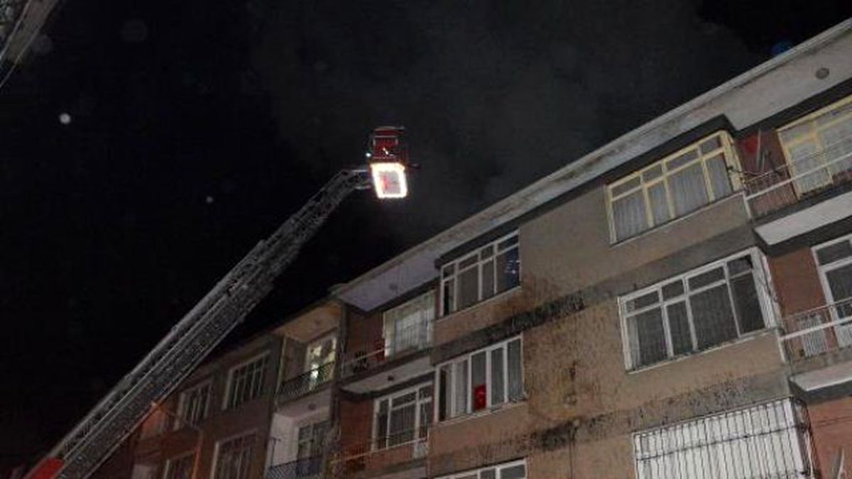Apartmanın Çatı Katında Korkutan Yangın