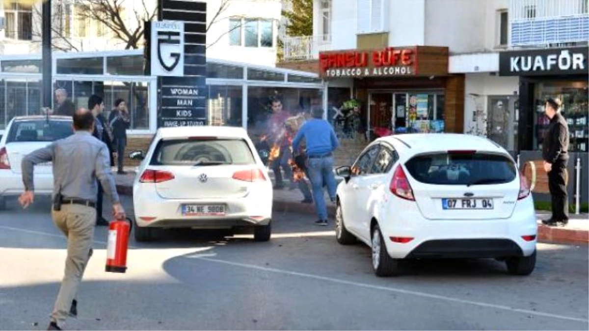 Belediye Önünde Kendini Yakan Adam Öldü