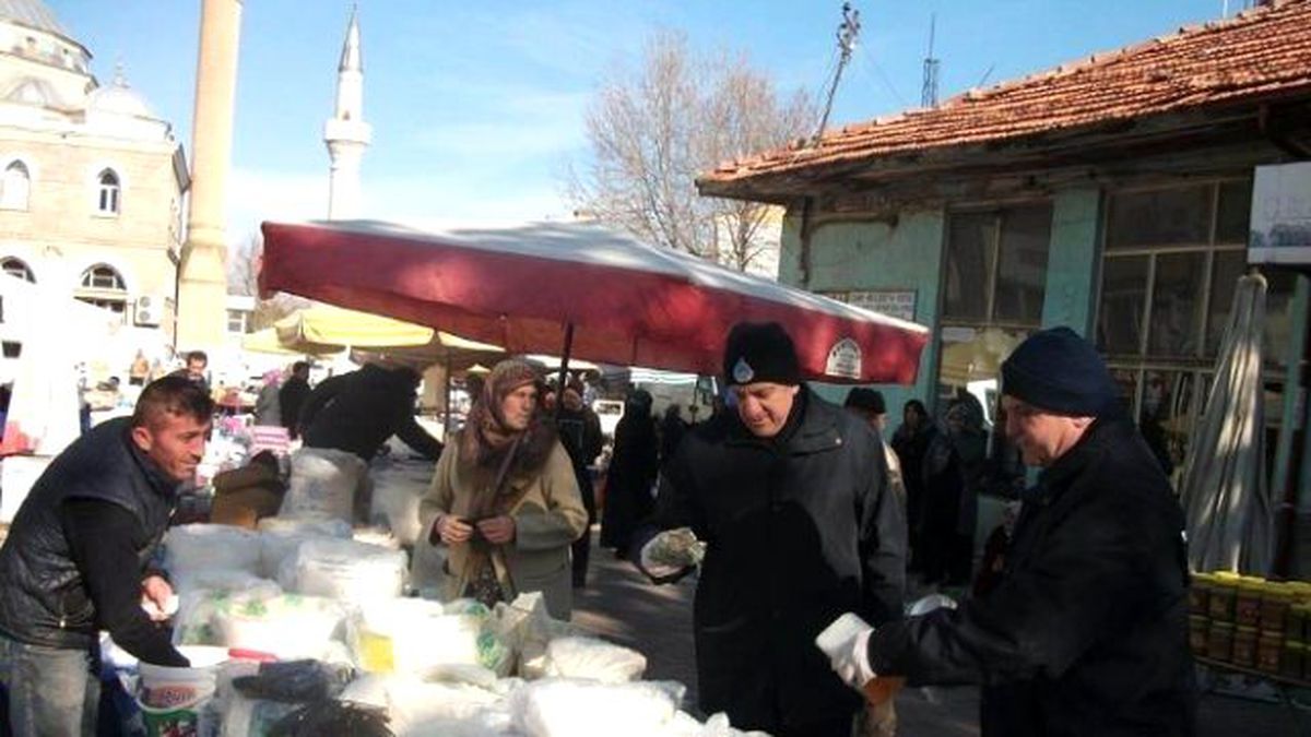 Beyşehir\'de Zabıtadan Peynir Pazarı Denetimi