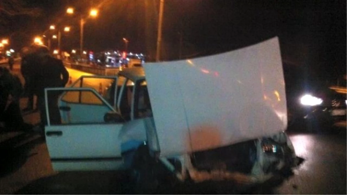 D-100 Karayolu\'nda Zincirleme Trafik Kazası: 4 Yaralı