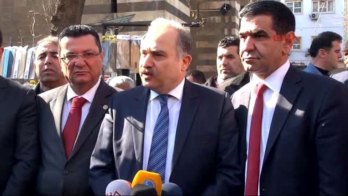 Diyarbakır Sur\'u Gezen CHP Grup Başkan Vekili Gök Kürt Sorunu, Parlamentoda Muhataplarıyla...
