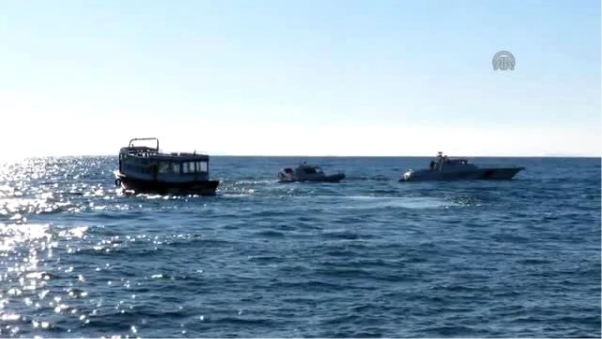 Göçmenleri Yıpranmış Tekneye Bindirmek İsterken Yakalandı