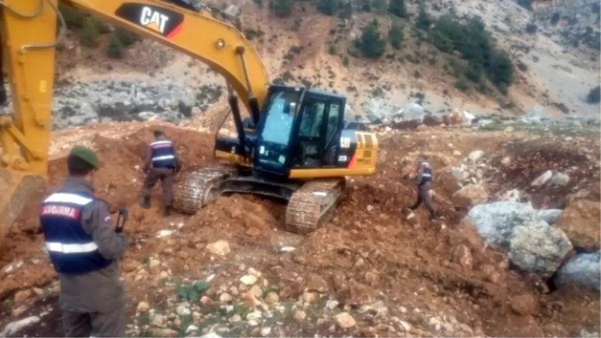 Kaçak Kazı Yapanlar Suçüstü Yakalandı