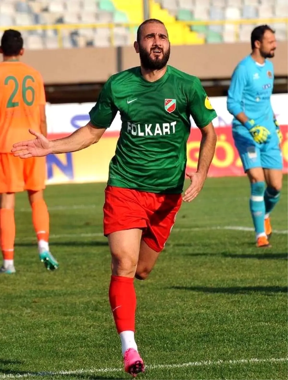 Karşıyaka Gökhan Ünal\'ın Golüyle Kazanıyor