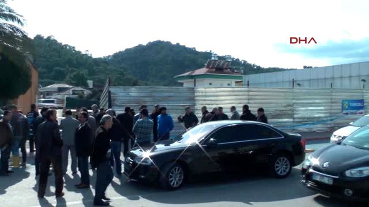 Kemer İstinat Duvarı Çöktü, Banka Boşaltıldı