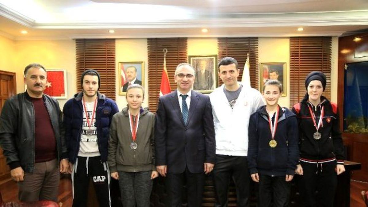 Kickboks Sporculardan Başkan Yılmazer\'e Ziyaret