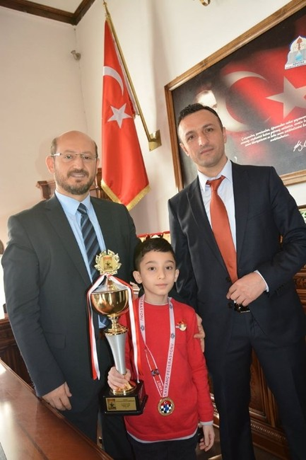 Minik Şampiyon Başkan Özcan\'ı Ziyaret Etti