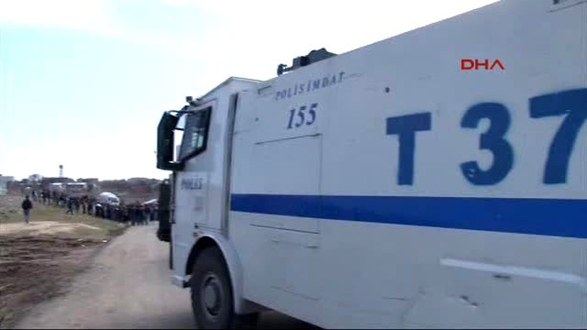 Stat Dışındaki Taraftara Polis Müdahalesi