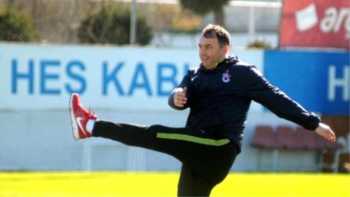 Trabzonspor Teknik Direktörü Mandıralı: "Formayı Hak Eden Giyer"