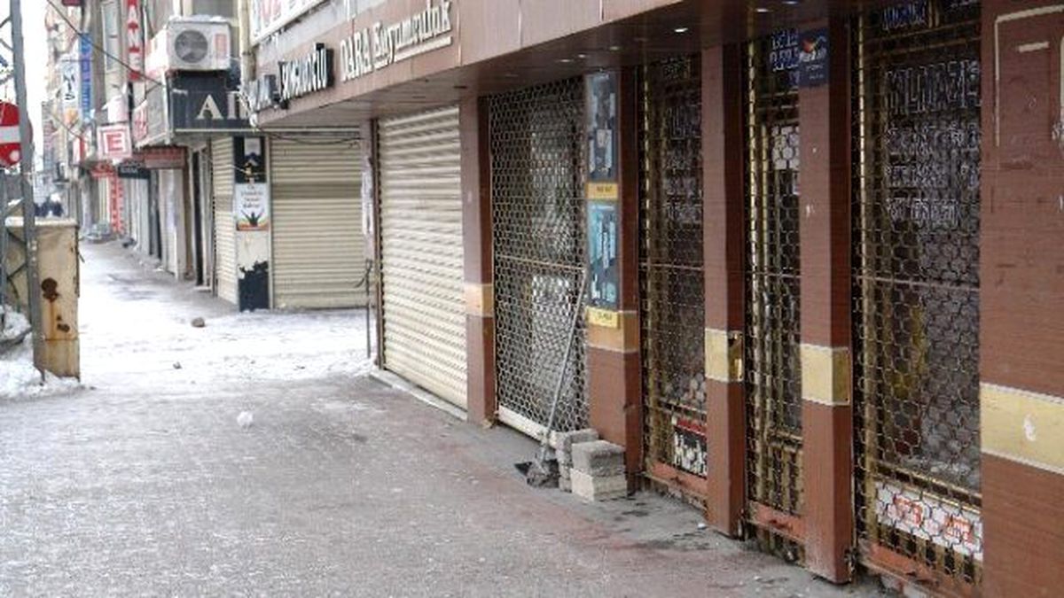 Yüksekova\'da Kepenkler Açılmadı