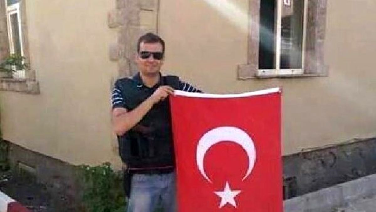 Yüksekova\'da Şehit Edilen Polis, Memleketine Uğurlandı
