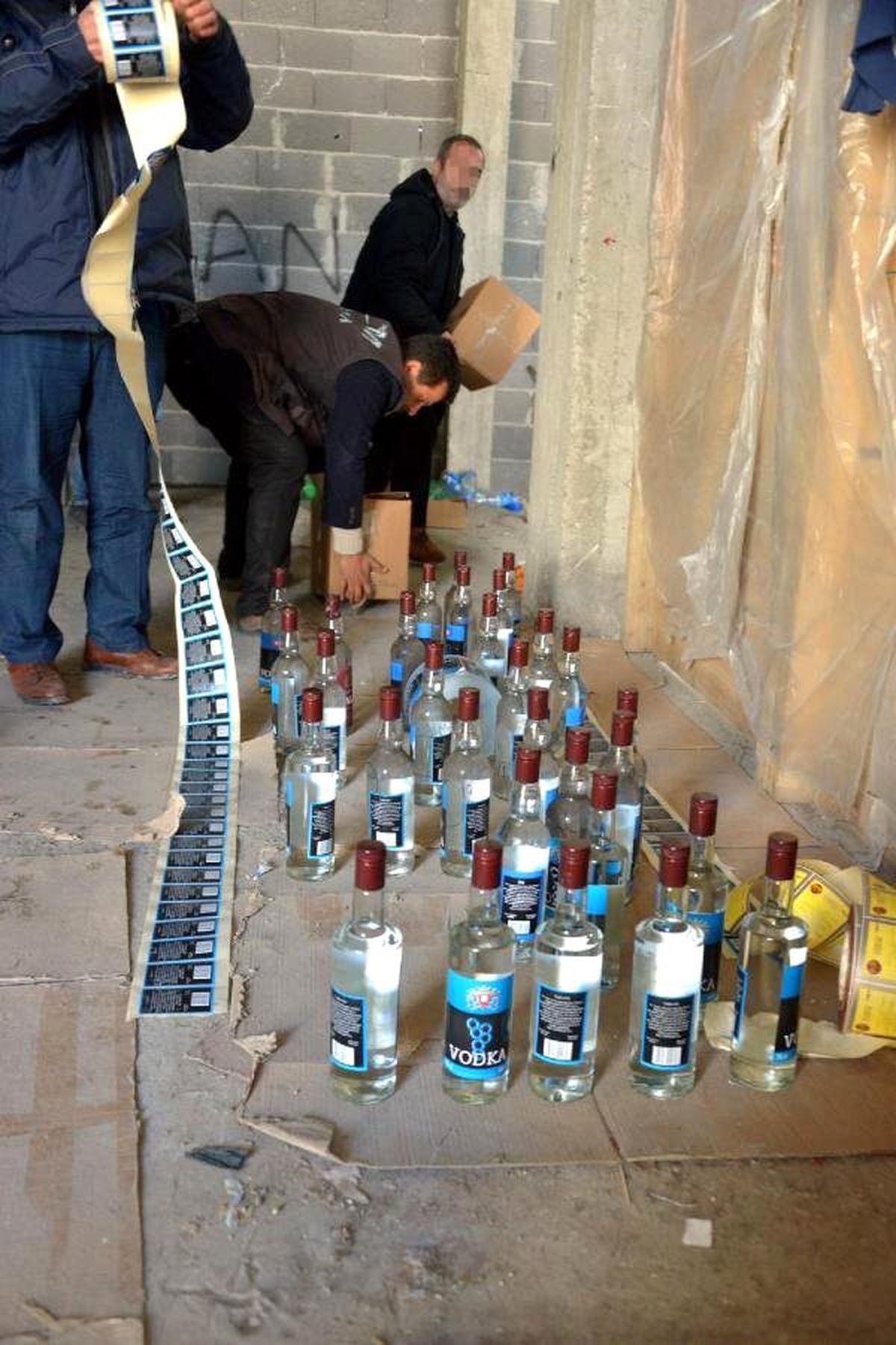 Adana\'da Sahte İçki İmalathanesi Ortaya Çıkarıldı